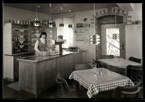 AK Wurzbach, Gasthaus Heinrichshütte, Innenansicht mit Tresen