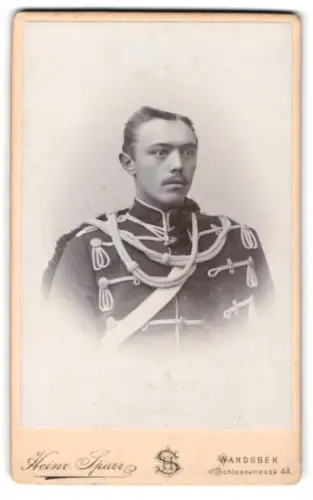 Fotografie Heinz Sparr, Wandsbek, Schlossstrasse 44, Husar in Attila mit Überjacke