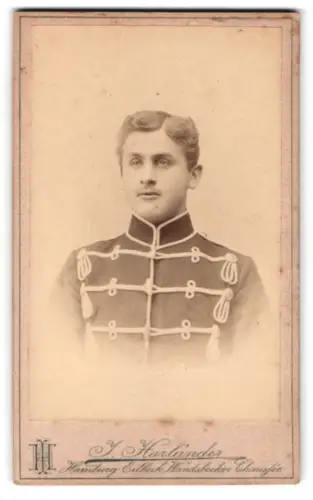 Fotografie J. Harländer, Hamburg-Eilbeck, Wandsbecker Chaussee, Husar in Attila