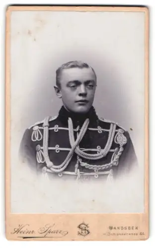 Fotografie Heinz Sparr, Wandsbek, Schlossstrasse 44, Husar in Attila mit Schützenschnur 1. Stufe