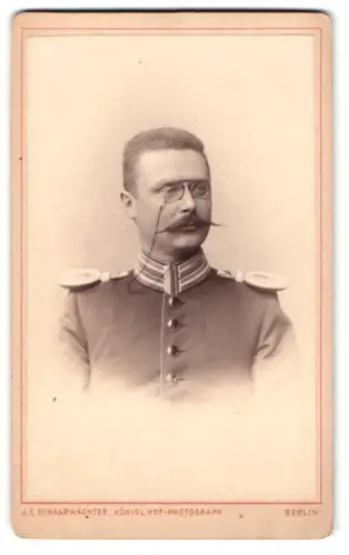 Fotografie J. C. Schaarwächter, Berlin, Leipziger Strasse 130, Offizier Fr. Krüger der Gardetruppen in Uniform 1892