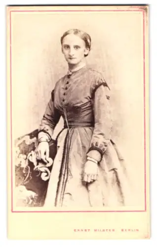 Fotografie Ernst Milster, Berlin, Unter den Linden 13, Porträt einer Dame