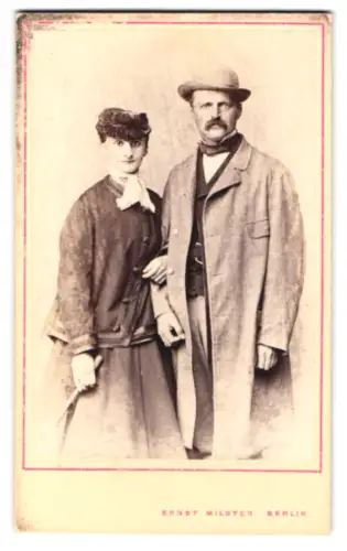 Fotografie Ernst Milster, Berlin, 13 Unter den Linden, Elegantes Paar