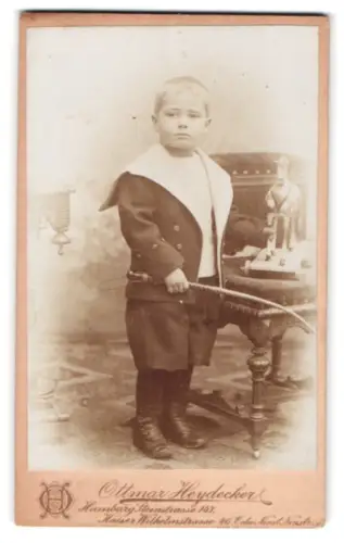 Fotografie Ottmar Heydecker, Hamburg, Steinstrasse 147, Junge mit Spielzeug