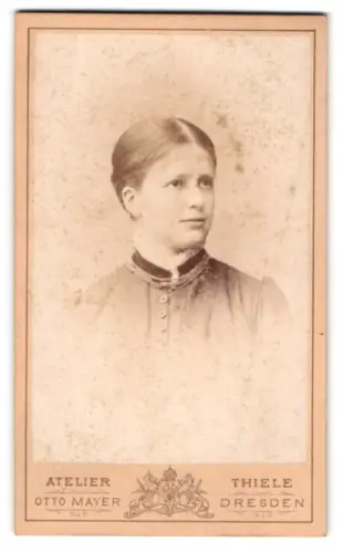 Fotografie Otto Mayer, Dresden, Pragerstrasse 31, Porträt einer Frau