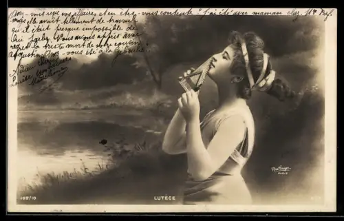 AK Junge Frau spielt Panflöte