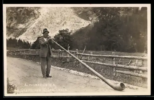 AK Grindelwald, Alphornbläser vor dem Gletscher