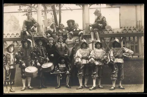 Foto-AK Musiker mit Posaunen, Trompete und Trommeln