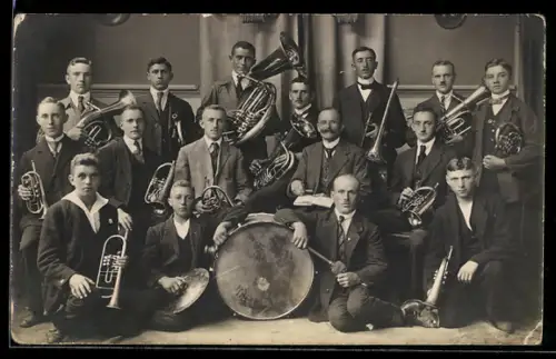 AK Musiker mit Tuba, Trompeten und Trommel