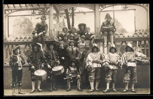 Foto-AK Musiker mit Trompeten, Klarinette und Trommeln