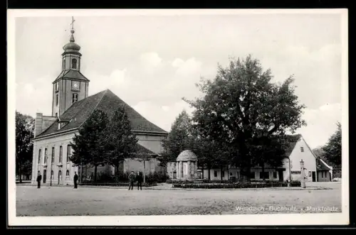 AK Wendisch-Buchholz, Marktplatz mit Kirche und Denkmal
