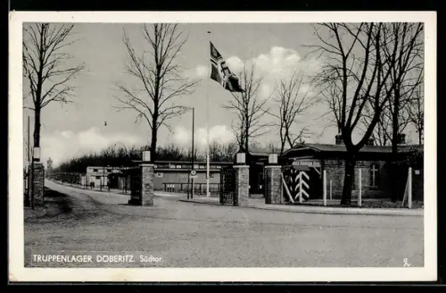AK Döberitz, Truppenlager, Südtor, Fahne mit 