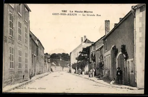 AK Giey-sur-Aujon /Haute-Marne, La Grande Rue animée avec villageois