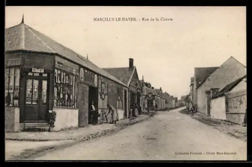 AK Marcilly-le-Hayer, Rue de la Chèvre et boutiques locales