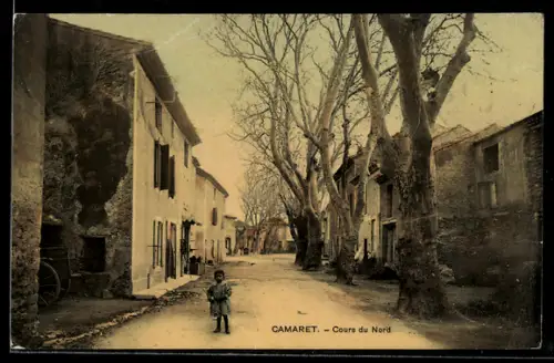 AK Camaret, Cours du Nord avec enfant sur la route