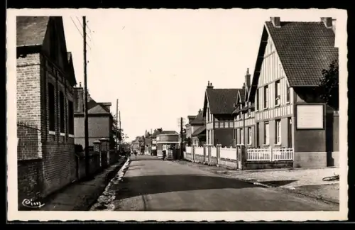 AK St-Nicolas-d`Aliermont /S.-Inf., Rue Edouard-Cannevel avec maisons traditionnelles