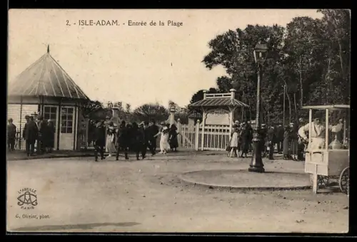 AK L`Isle-Adam, Entrée de la Plage animée avec passants et vendeur de glaces
