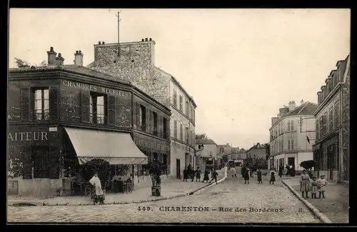 AK Charenton, Rue de Bordeaux animée avec passants et commerces