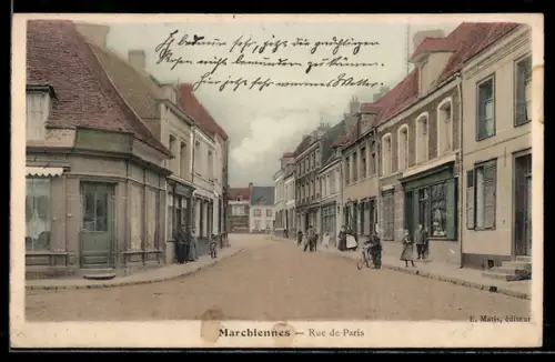 AK Marchiennes, Rue de Paris animée avec passants et vélos
