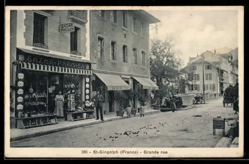 AK St-Gingolph, Grande rue avec le Bazar Parisien et passants