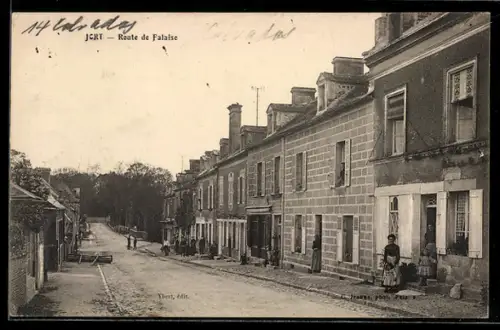 AK Jort, Route de Falaise avec maisons et passants