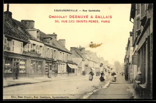 AK Equeurdreville, Rue Gambetta animée avec passants et boutiques