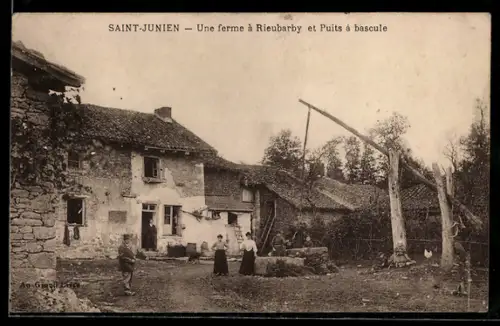 AK Saint-Junien, Une ferme à Rieubarby et Puits à bascule