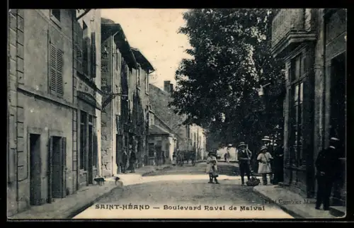 AK Saint-Héand, Boulevard Ravel de Malval avec passants et arbres