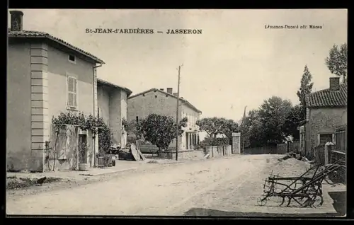 AK Saint-Jean-d`Ardières, Jasseron, Vue de la rue principale avec des maisons et un banc en bois