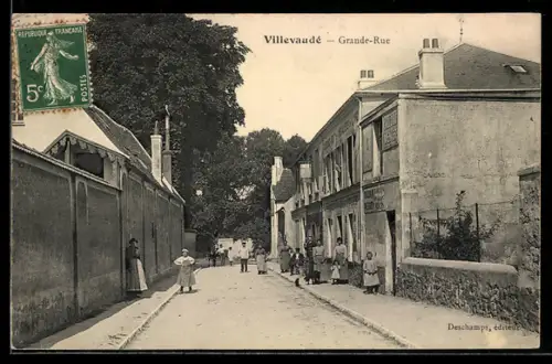 AK Villevaudé, Grande-Rue avec habitants et bâtiments historiques