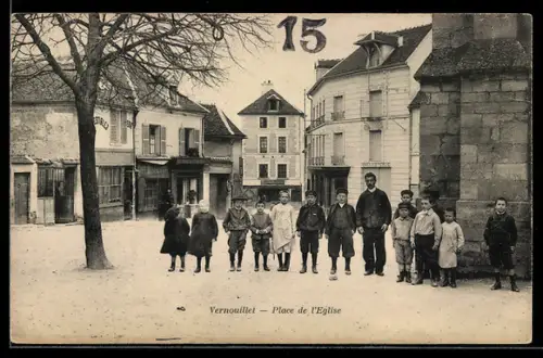 AK Vernouillet, Place de l`Église avec groupe d`enfants et bâtiments environnants