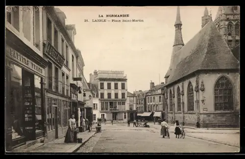 AK Laigle, Place Saint-Martin avec passants et magasins