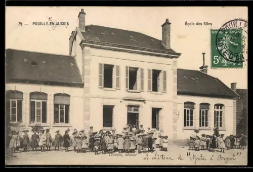 AK Pouilly-en-Auxois, École des filles avec élèves devant le bâtiment