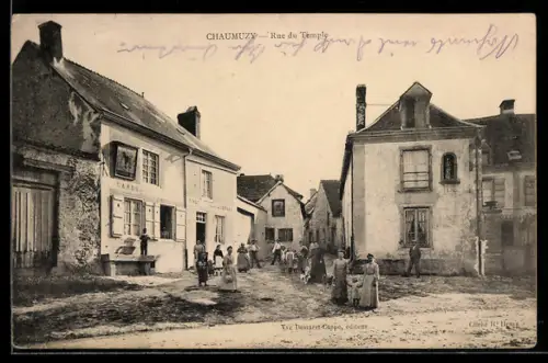 AK Chaumuzy, Rue du Temple avec des habitants et des maisons anciennes