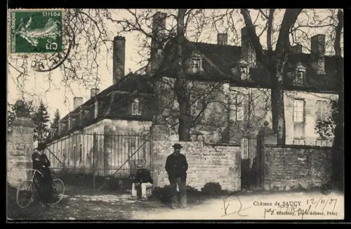 AK Clamerey, Château de Saucy avec des personnes devant l`entrée