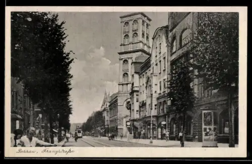 AK Dessau, Franzstrasse mit Turmgebäude, Strassenbahn, Litfasssäule