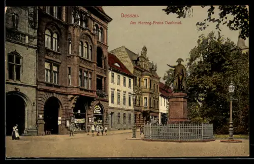 AK Dessau, Am Herzog-Franz-Denkmal, Strassenpartie