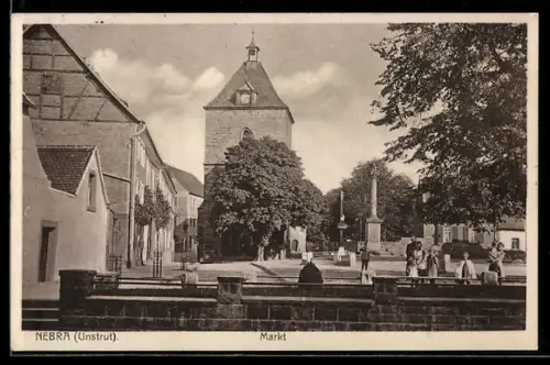 AK Nebra /Unstrut, Markt mit Denkmal, Kindergruppe