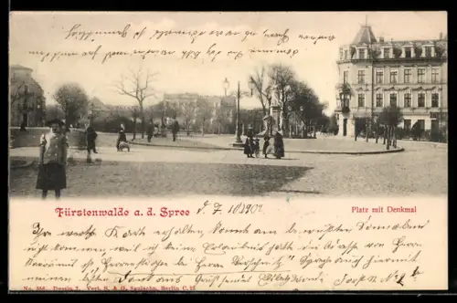 AK Fürstenwalde a. d. Spree, Platz mit Denkmal, Panorama
