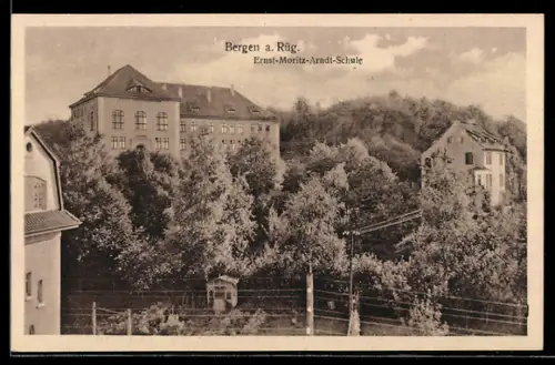 AK Bergen a. Rüg., Ernst-Moritz-Arndt-Schule mit Umgebung aus der Vogelschau