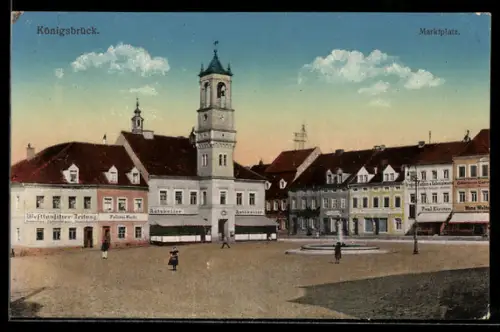 AK Königsbrück, Menschen auf dem Marktplatz mit Polizeiwache