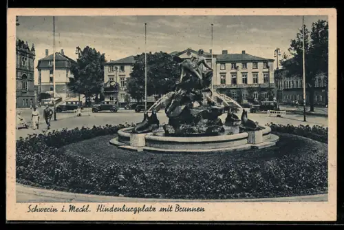 AK Schwerin, Hindenburgplatz mit Brunnen