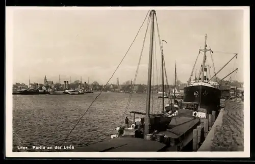 AK Leer, Partie an der Leda, Blick zum Ort