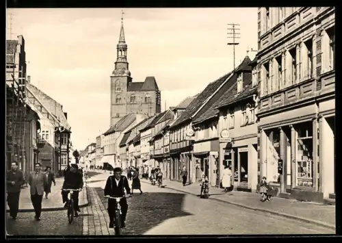 AK Tangermünde, Strassenpartie mit Stephanskirche