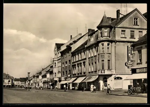 AK Luckenwalde, Ernst-Thälmann-Strasse mit Geschäften
