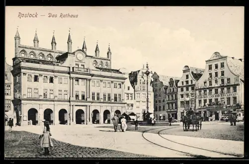 AK Rostock, Passanten vor dem Rathaus