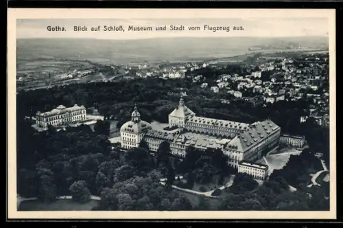 AK Gotha, Blick auf Schloss, Museum und den Ort, Fliegeraufnahme
