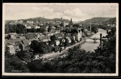 AK Waldheim, Stadtansicht mit Fluss und Brücke