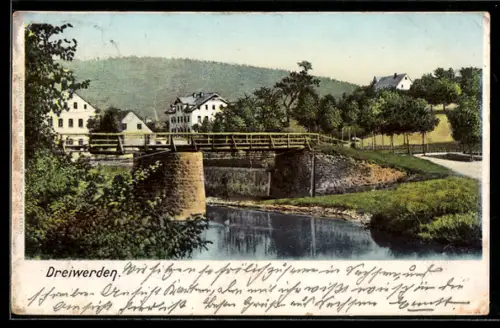 AK Dreiwerden, Brücke über den Fluss, Häuser im Hintergrund