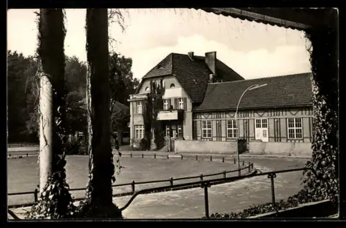 AK Bad Saarow-Pieskow, Durchblick zum Bahnhofsplatz
